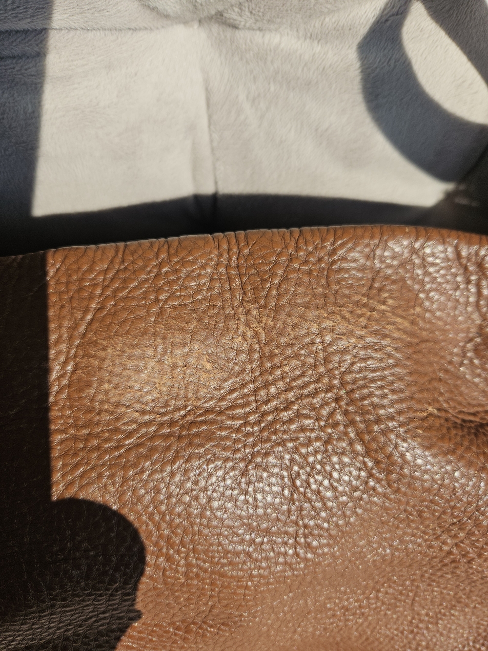 Marc Jacobs Cognac Leather Shoulder Bag with Gold Hardware - Picture 5 of 6
